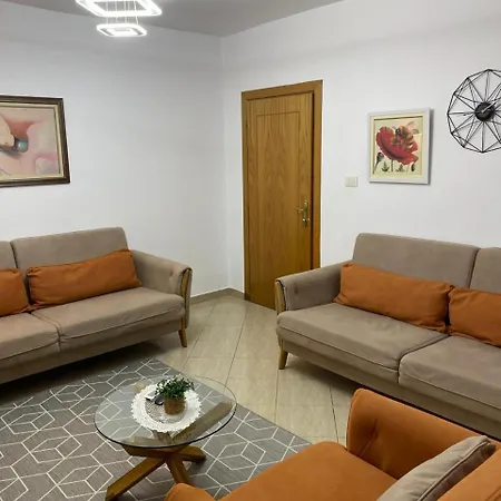 Tia Family Lelcaj Apartamento Tirana